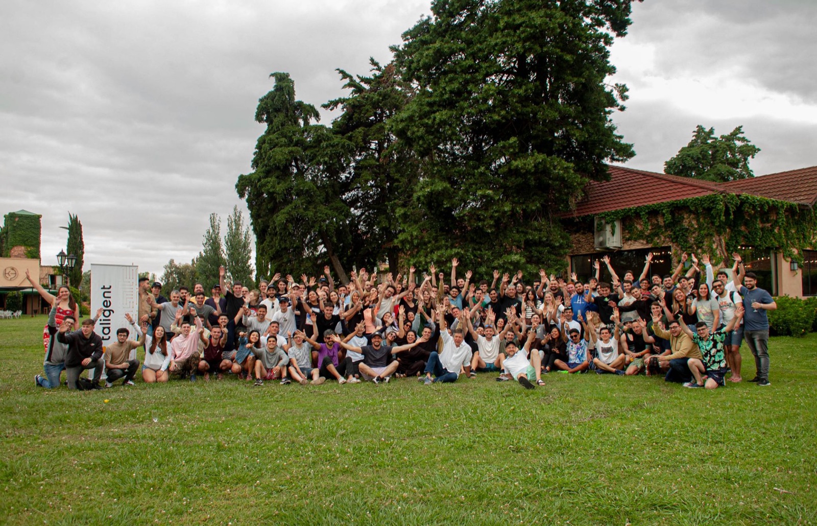 Equipo Taligent en un encuentro al aire libre